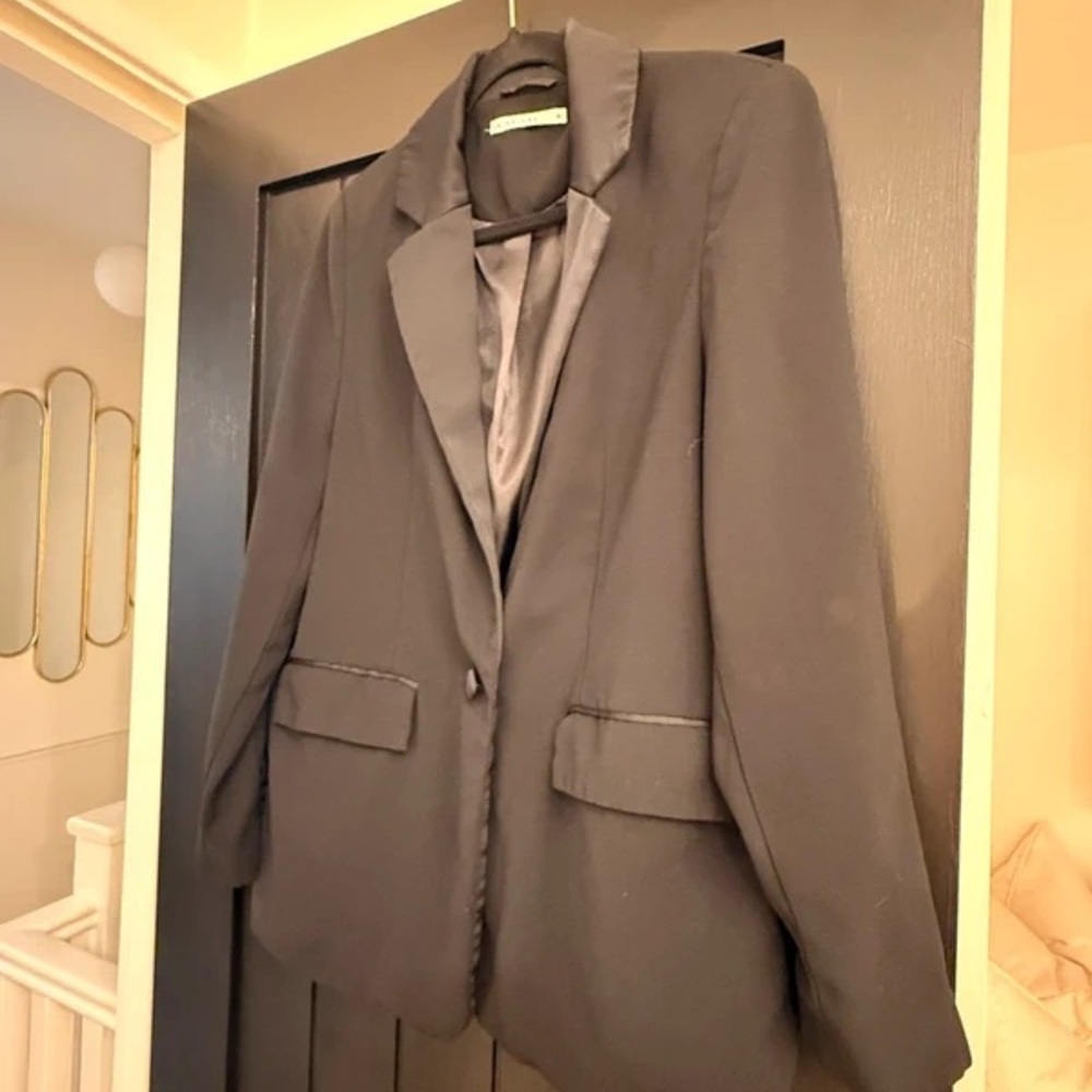 Elegant Black Women's Blazer